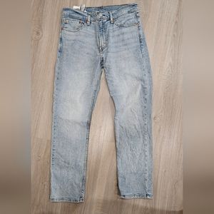 Light wash Levi's Demin